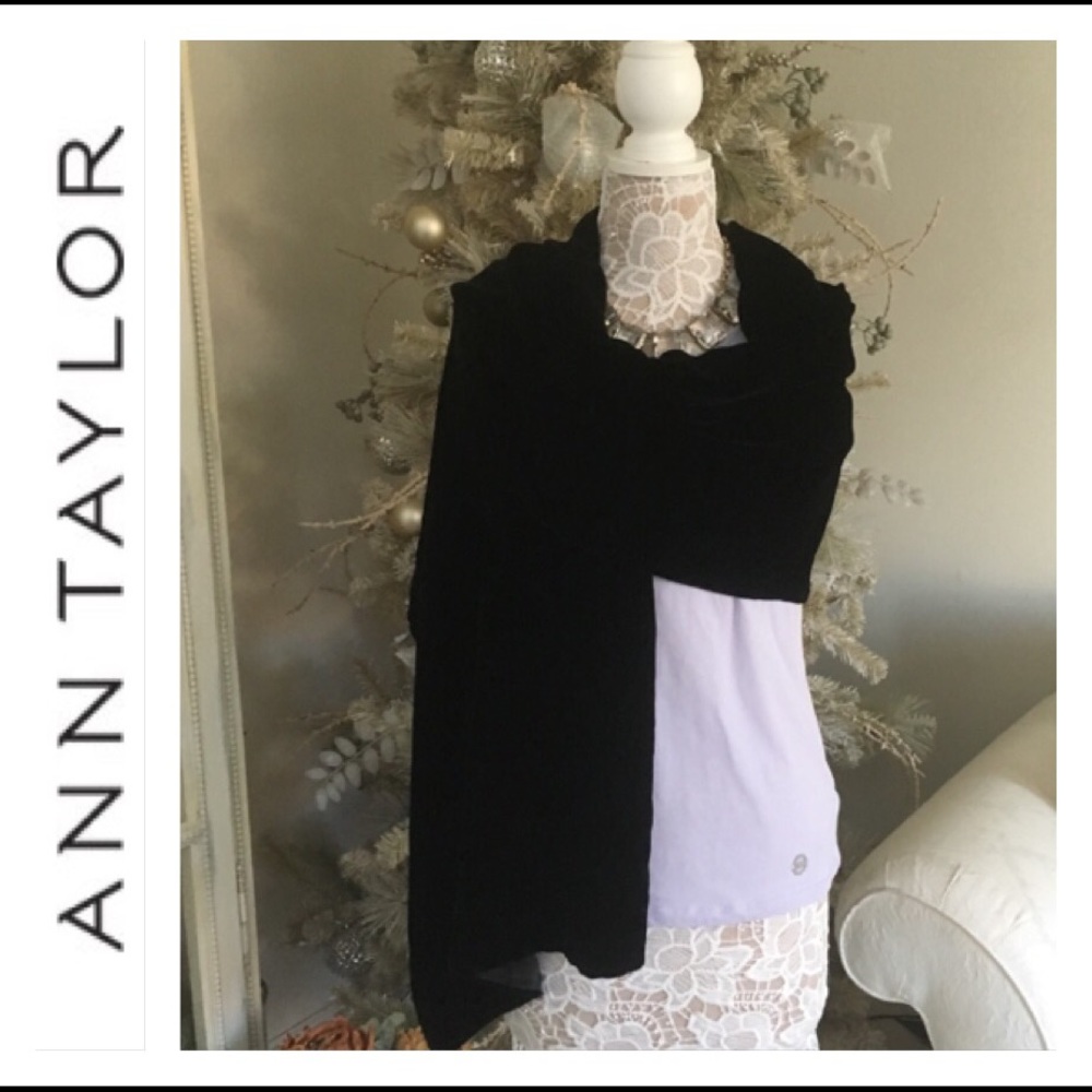 $ 199 Retail Ann Taylor Velvet Wrap